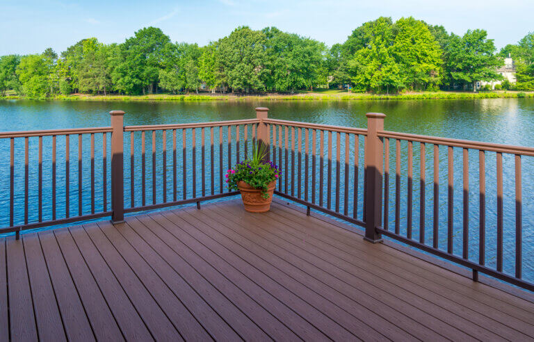 deck-staining-cottage